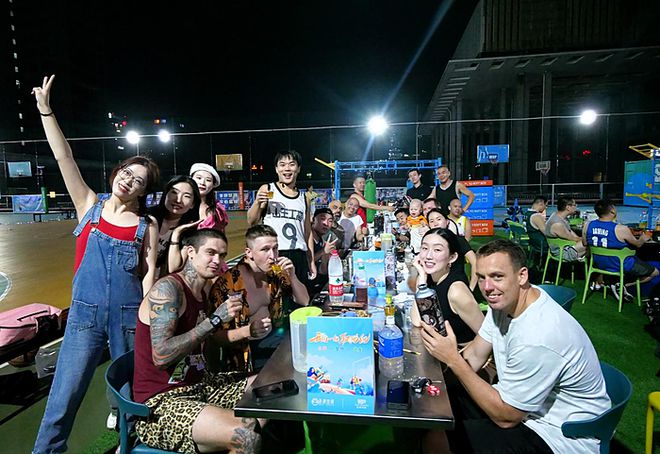 活力夜色健康同行！深圳体育消费嘉年华点亮欢乐家庭时光(图11)