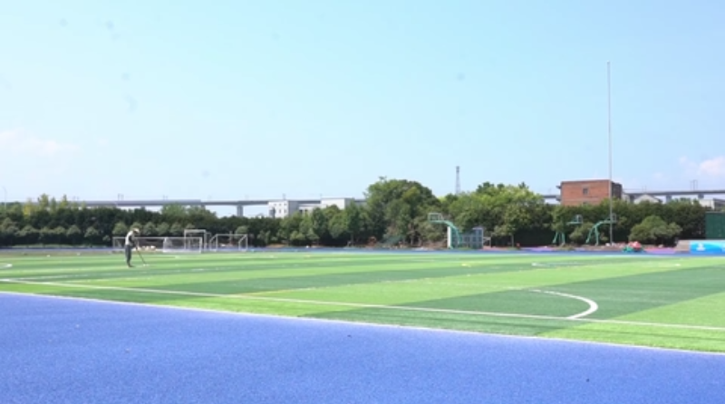 开学季新观察丨奥运会同款跑道、换躺式午睡垫……浙江中小学花样迎新