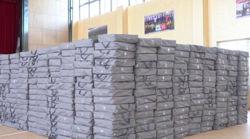 开学季新观察丨奥运会同款跑道、换躺式午睡垫……浙江中小学花样迎新(图3)