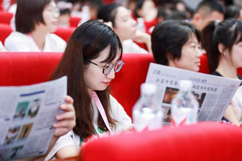 九游体育网站：跑道建起来、篮球架立起来、孩子们的笑脸扬——带着爱、温暖与感动前行(图3)