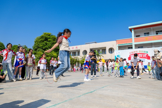 广西体彩“公益体彩快乐操场”助力学子体育梦(图2)
