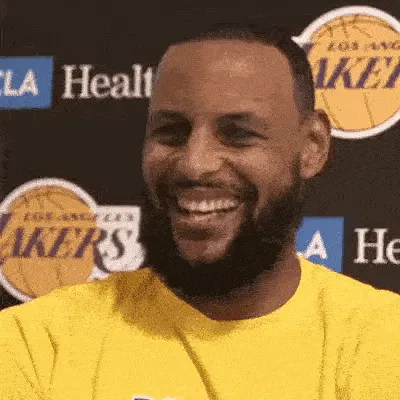九游体育：流言板]明星到场！今日NBA杯决赛美国游泳名将菲尔普斯携妻观战(图4)