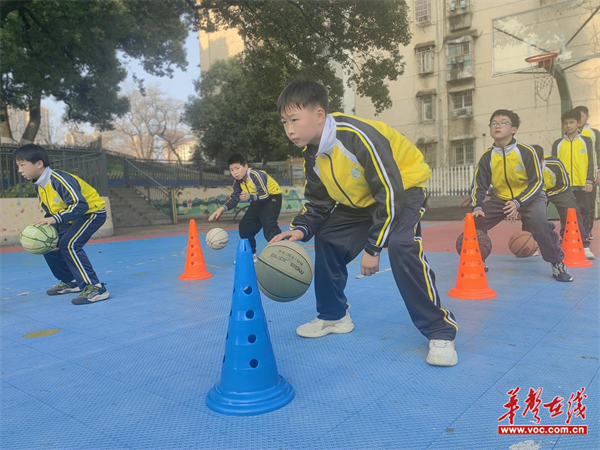 九游体育网站：以“小空间”撬动“大成长”——长沙市开福区国庆二小创新课后体育服务纪实(图1)