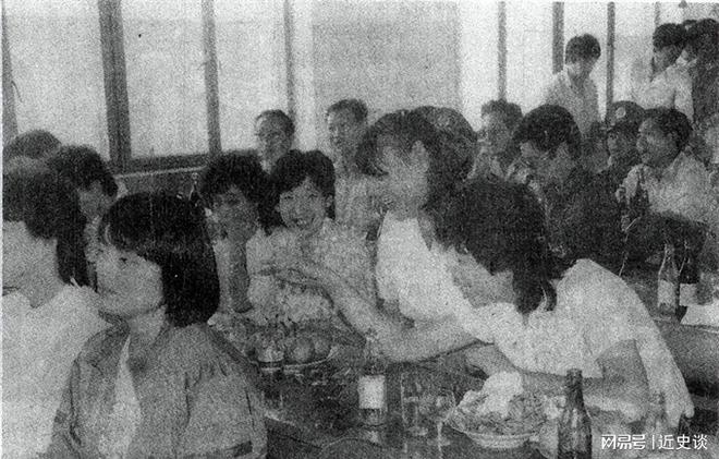 女篮名将彭萍：嫁篮球帅哥宋涛连生3个女儿现在怎样了？(图3)