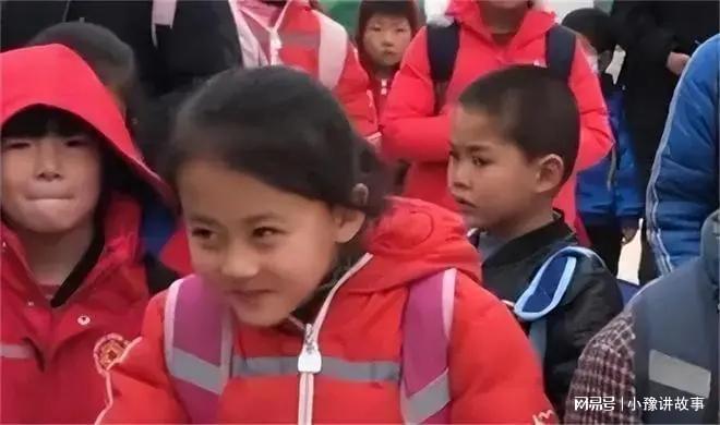 九游体育：7岁女孩因一张笑脸走红网络父母拒绝百万签约4年后现在怎样了(图1)