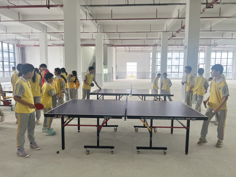 九游体育：平安金服与平安资管携手助力永新中学国球运动发展捐赠体育器械传递爱心(图2)