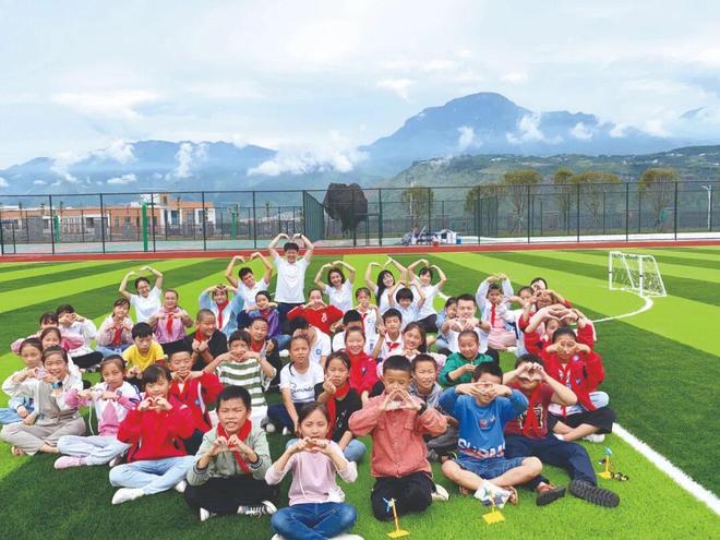 九游体育网站：中国建材：山河筑梦振兴路