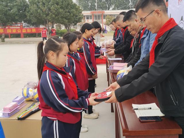 九游体育：河南体彩“公益体彩快乐操场”：情暖校园共筑青少年体育梦