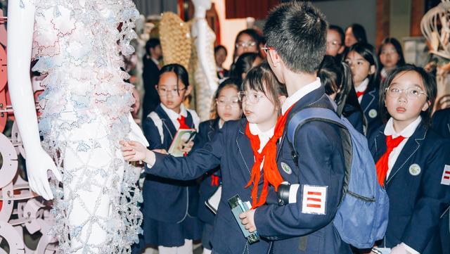 从“小红车公益计划”看百联股份的ESG实践(图3)