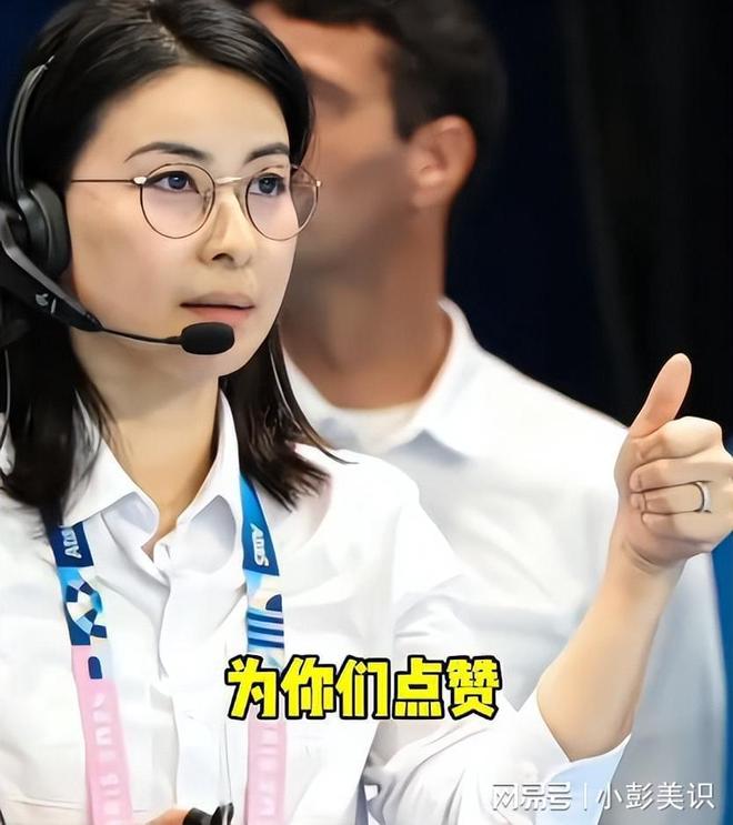 郭晶晶夫妇北京坐高铁！不戴口罩被赞亲切霍启刚行李箱又脏又破(图6)