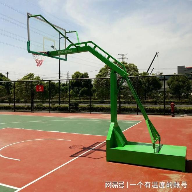 体育设施优选冀晖体育专注悬挂室外室内篮球架品质可靠服(图2)