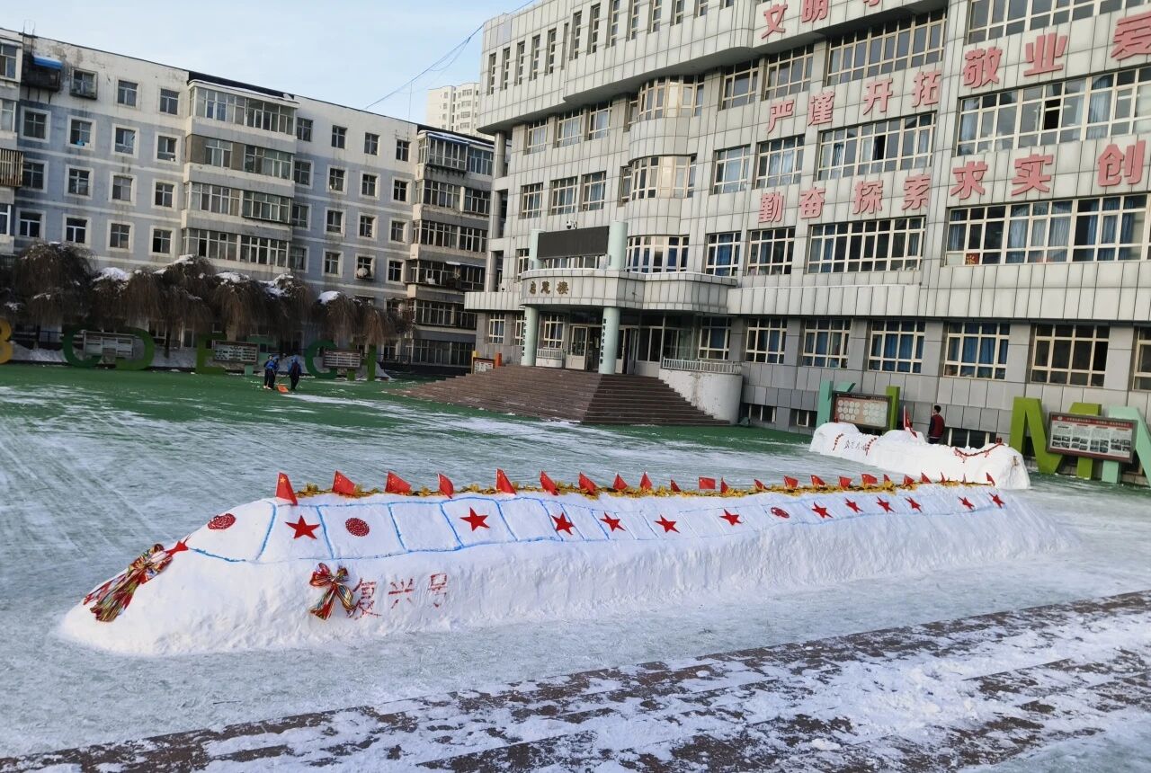 九游体育网站：新疆的冬天亚克西丨校园响起冰雪欢乐颂(图5)