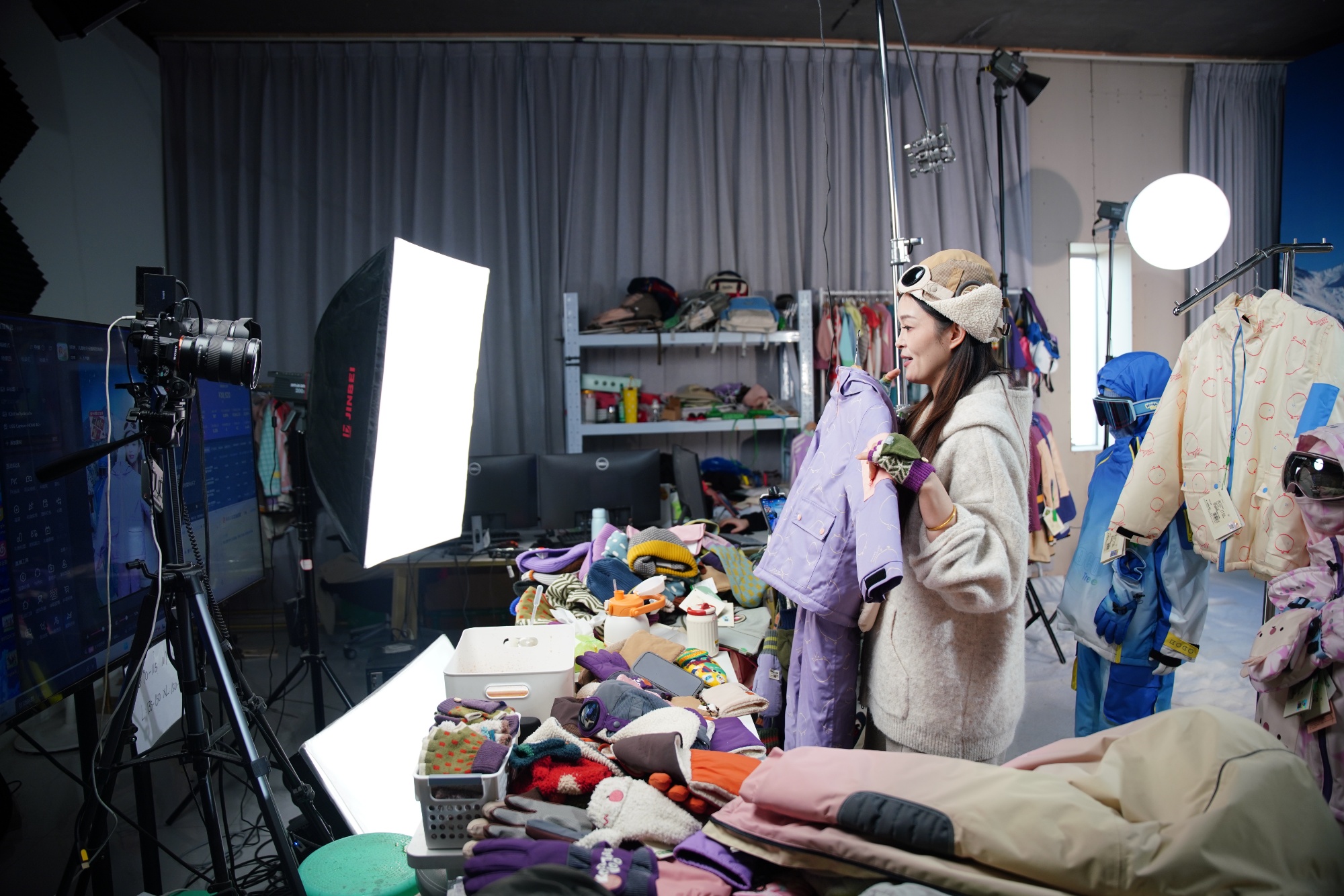 冰雪春天丨抢抓冰雪新机遇浙产滑雪装备走俏(图2)