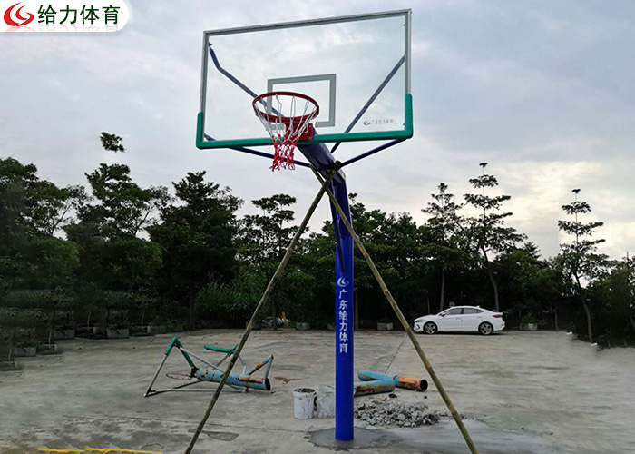 株洲厂家直销篮球架给力体育打破常规固定篮球架也可以这样卖(图2)
