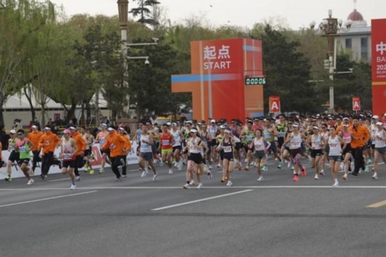 九游体育网站：从“百城马拉松”到“百年世界杯”：蒙牛深绑体育背后的价值逻辑(图1)